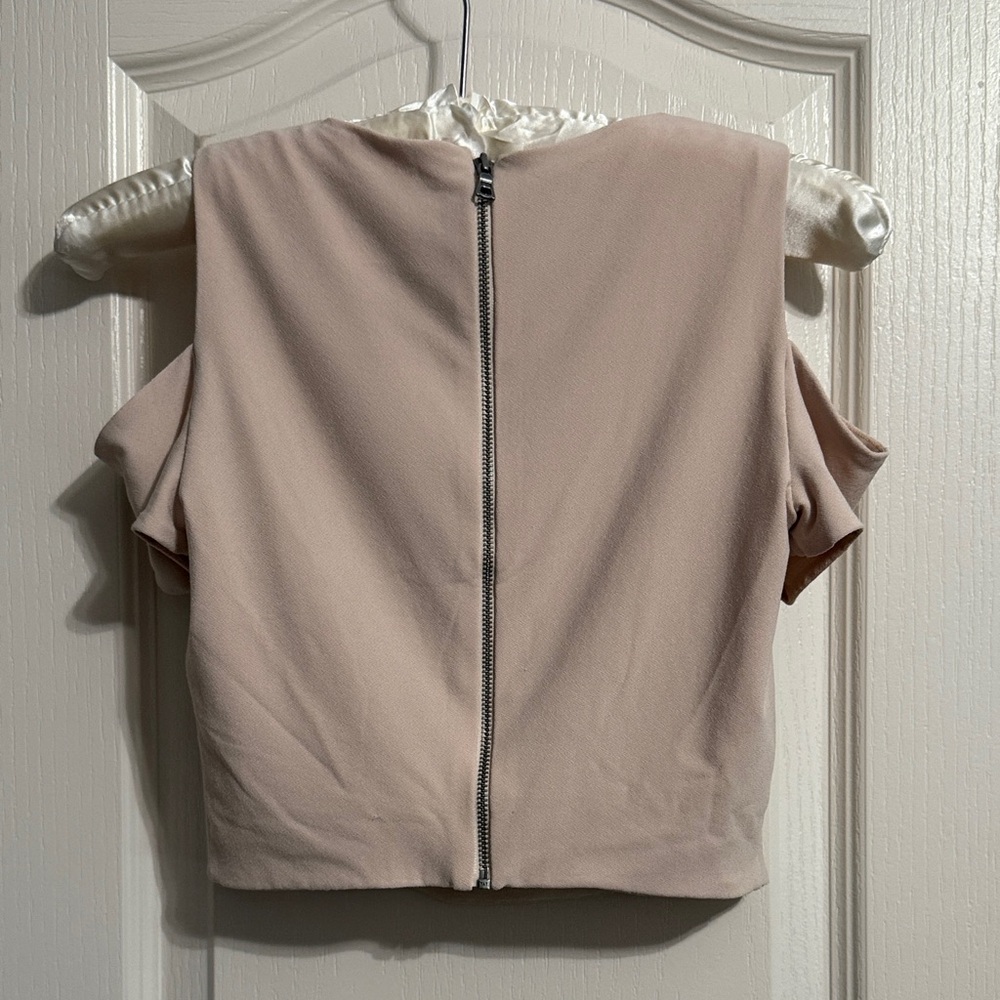 Alice + Olivia Air Vicki Cold Shoulder Top Pale Nude Minimalist Capsule Glam - Picture 4 of 8